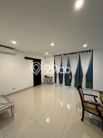 Ready to Use! Premium House LT 225m2 Desain Elegan di Ampera Ready to Use! Premium House LT 225m2 Desain Elegan di Ampera