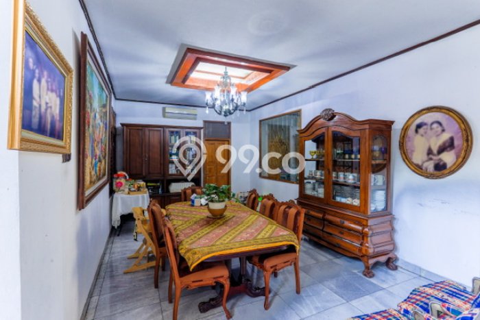 Rumah kawasan Pondok Indah, Jakarta Selatan, LT 689m² Bangunan 555m² Rumah kawasan Pondok Indah, Jakarta Selatan, LT 689m² Bangunan 555m²