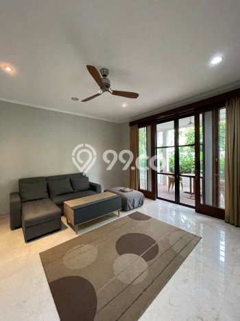 Disewakan Rumah Konsep Modern di Kemang Jakarta Selatan dengan 5 KT Disewakan Rumah Konsep Modern di Kemang Jakarta Selatan dengan 5 KT