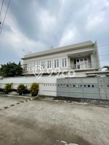 Rumah Elit Modern Tanpa Renovasi di Kemang Jakarta Selatan Rumah Elit Modern Tanpa Renovasi di Kemang Jakarta Selatan