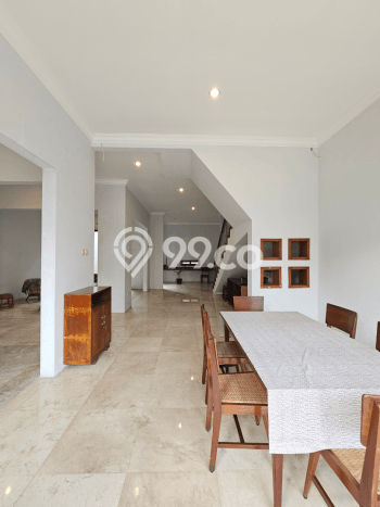 Rumah Luxury Modern Tanpa Renovasi di Warung Buncit Jakarta Selatan Rumah Luxury Modern Tanpa Renovasi di Warung Buncit Jakarta Selatan