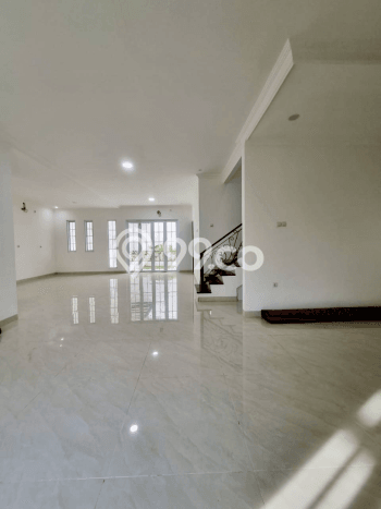 Rumah di Pondok Indah, Dekat Pusat Kota, 3 KT Rumah di Pondok Indah, Dekat Pusat Kota, 3 KT