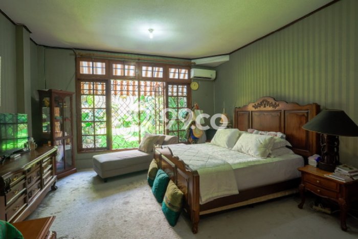 Rumah kawasan Pondok Indah, Jakarta Selatan, LT 689m² Bangunan 555m² Rumah kawasan Pondok Indah, Jakarta Selatan, LT 689m² Bangunan 555m²