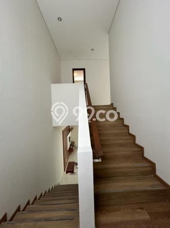 Ready to Use! Premium House LT 144m2 Desain Elegan di Lebak Bulus Ready to Use! Premium House LT 144m2 Desain Elegan di Lebak Bulus