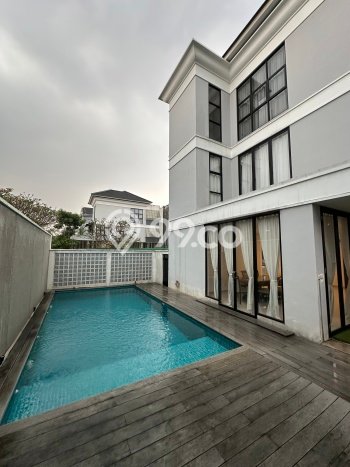 Ready to Use! Premium House LT 225m2 Desain Elegan di Ampera Ready to Use! Premium House LT 225m2 Desain Elegan di Ampera