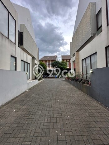 Siap Huni Rumah Mewah 6 Kamar di Jagakarsa Dekat ke Mana Pun Siap Huni Rumah Mewah 6 Kamar di Jagakarsa Dekat ke Mana Pun