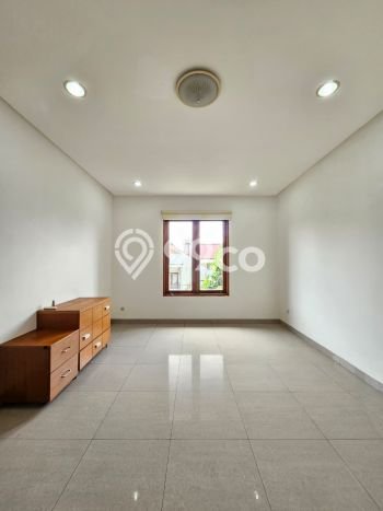 Disewakan! Rumah 3 Kamar Tidur &
3 Kamar Mandi di Pondok Indah, Jakarta Selatan Disewakan! Rumah 3 Kamar Tidur &
3 Kamar Mandi di Pondok Indah, Jakarta Selatan