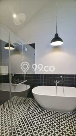 Ready to Use! Luxury House LT 350m2 Desain Modern di Cipete Ready to Use! Luxury House LT 350m2 Desain Modern di Cipete