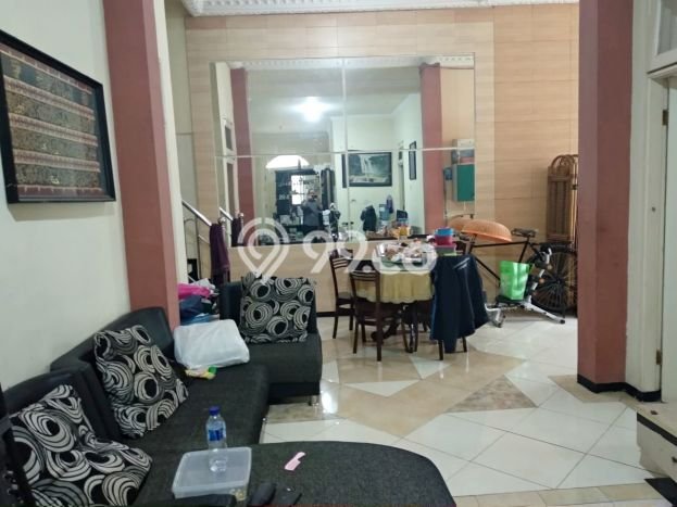 Hunian Eksklusif Siap Huni LT 200m2 di Jambangan, Surabaya Hunian Eksklusif Siap Huni LT 200m2 di Jambangan, Surabaya