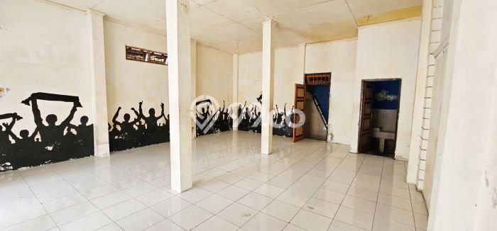 Area Ramai! Komersial Dijual di Jambangan untuk Bisnis Luas Bangunan 84m2 Area Ramai! Komersial Dijual di Jambangan untuk Bisnis Luas Bangunan 84m2
