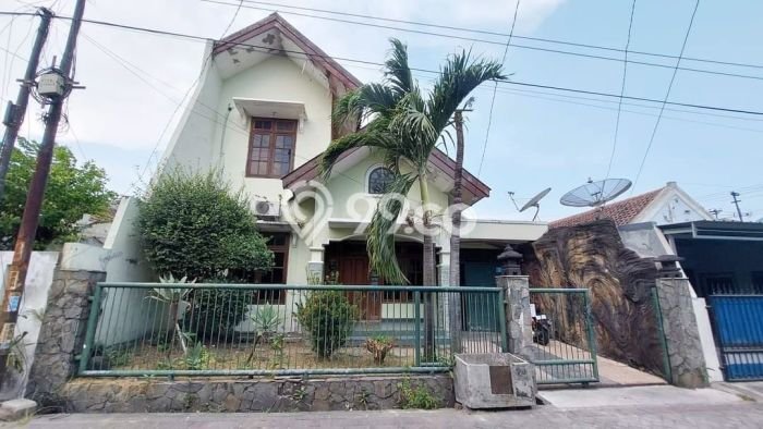 For Sale! Luxury House LT 193m2 Desain Modern di Ketintang For Sale! Luxury House LT 193m2 Desain Modern di Ketintang
