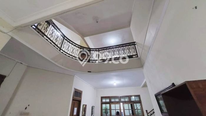 For Sale! Luxury House LT 193m2 Desain Modern di Ketintang For Sale! Luxury House LT 193m2 Desain Modern di Ketintang