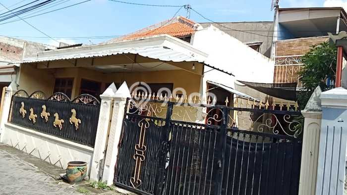 For Sale Rumah 6 Kamar Lokasi Ideal Nyaman dan Strategis di Tambaksari For Sale Rumah 6 Kamar Lokasi Ideal Nyaman dan Strategis di Tambaksari