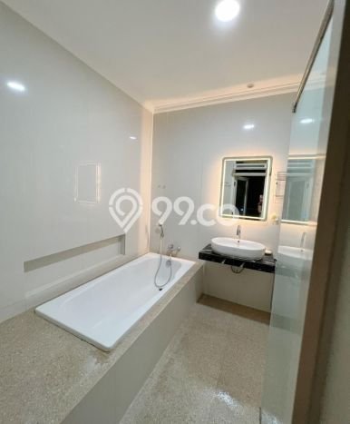 Dijual Rumah Luas Elegan Dengan View Eksklusif di Sutorejo, Surabaya Dijual Rumah Luas Elegan Dengan View Eksklusif di Sutorejo, Surabaya