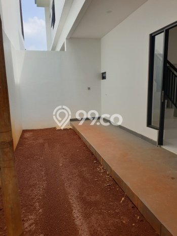 Rumah Luas Asri 3 KT Siap Pakai di Pondok Gede Jakarta Timur Rumah Luas Asri 3 KT Siap Pakai di Pondok Gede Jakarta Timur