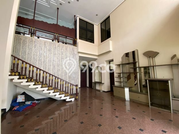 Hunian Elit LB 600m2 Siap Huni Desain Elegan di Kedung Doro, Surabaya Hunian Elit LB 600m2 Siap Huni Desain Elegan di Kedung Doro, Surabaya