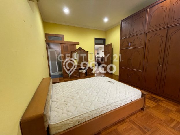SPECIAL OFFER! Rumah area , 5 KT, Area Strategis, Luas 548m2m² Bangunan 500m2m² SPECIAL OFFER! Rumah area , 5 KT, Area Strategis, Luas 548m2m² Bangunan 500m2m²