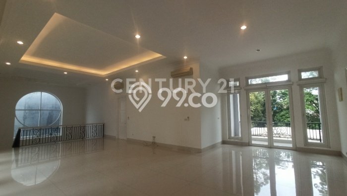 Sewa Rumah Nyaman LT 805m2 / LB 750m2 di Kemang, Jakarta Selatan Sewa Rumah Nyaman LT 805m2 / LB 750m2 di Kemang, Jakarta Selatan