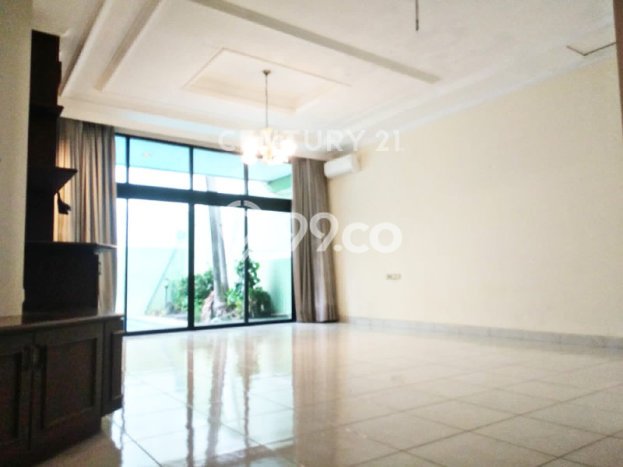Lokasi terbaik! Rumah siap pakai dikontrakkan di Kebayoran Lama LB 600m2 Lokasi terbaik! Rumah siap pakai dikontrakkan di Kebayoran Lama LB 600m2
