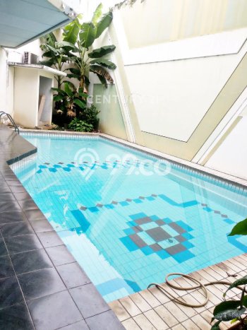 Lokasi terbaik! Rumah siap pakai dikontrakkan di Kebayoran Lama LB 600m2 Lokasi terbaik! Rumah siap pakai dikontrakkan di Kebayoran Lama LB 600m2