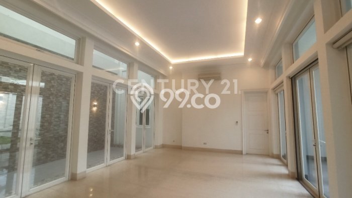 Sewa Rumah Nyaman LT 805m2 / LB 750m2 di Kemang, Jakarta Selatan Sewa Rumah Nyaman LT 805m2 / LB 750m2 di Kemang, Jakarta Selatan