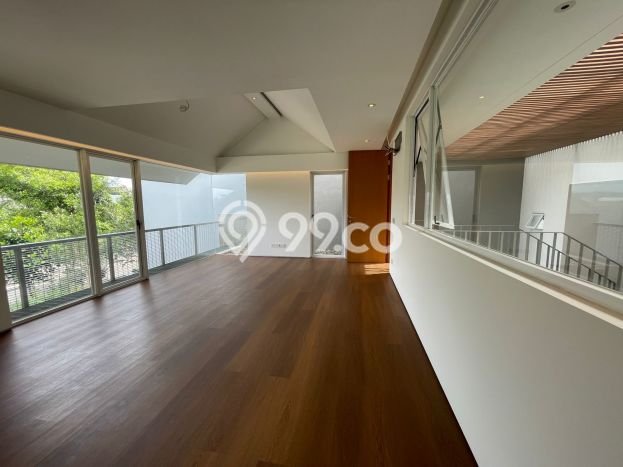 KESEMPATAN EMAS! Rumah Berkualitas di , Bandung, Luas 279m2m² LB 325m2m² KESEMPATAN EMAS! Rumah Berkualitas di , Bandung, Luas 279m2m² LB 325m2m²