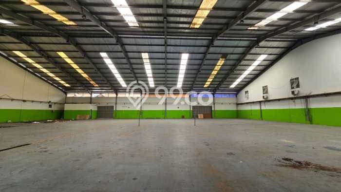 Area Ramai! Gudang Dijual di Regol untuk Bisnis Luas Bangunan 2562m2 Area Ramai! Gudang Dijual di Regol untuk Bisnis Luas Bangunan 2562m2