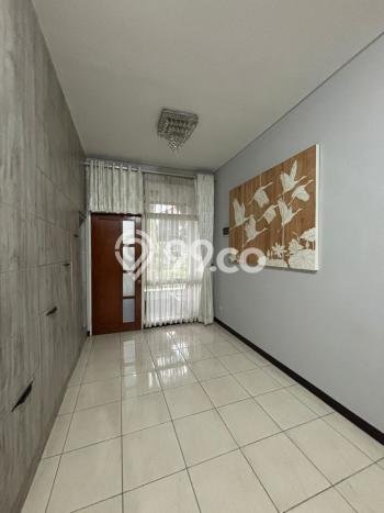 Sewa Rumah Murah di Kota Baru Parahyangan Bandung dengan 4 Kamar Tidur Sewa Rumah Murah di Kota Baru Parahyangan Bandung dengan 4 Kamar Tidur