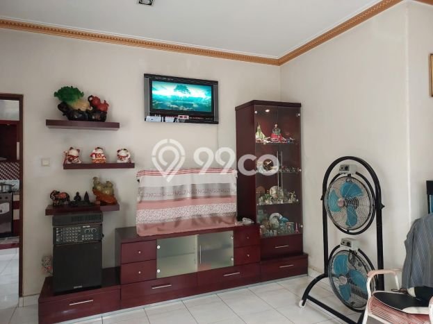 Rumah Berkelas LT 425m² / LB 278m² di Kompleks Cluster Kota Wisata, Bogor Rumah Berkelas LT 425m² / LB 278m² di Kompleks Cluster Kota Wisata, Bogor