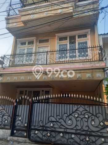 Rumah di , Siap Huni, 5 KT, Akses Jakarta Timur, Jakarta Timur, LT 100m2m² Bangunan 208m2m² Rumah di , Siap Huni, 5 KT, Akses Jakarta Timur, Jakarta Timur, LT 100m2m² Bangunan 208m2m²