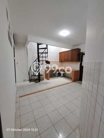 Siap Huni Rumah Mewah 6 Kamar di Kebayoran Lama Dekat ke Mana Pun Siap Huni Rumah Mewah 6 Kamar di Kebayoran Lama Dekat ke Mana Pun