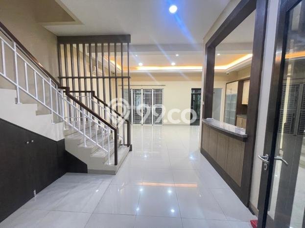 Disewakan! Rumah 3 Kamar Tidur &
3 Kamar Mandi di Pantai Indah Kapuk, Jakarta Utara Disewakan! Rumah 3 Kamar Tidur &
3 Kamar Mandi di Pantai Indah Kapuk, Jakarta Utara