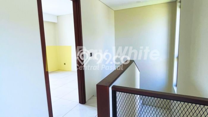 Rumah Elit Modern Siap Huni di Kota Baru Parahyangan Bandung Rumah Elit Modern Siap Huni di Kota Baru Parahyangan Bandung