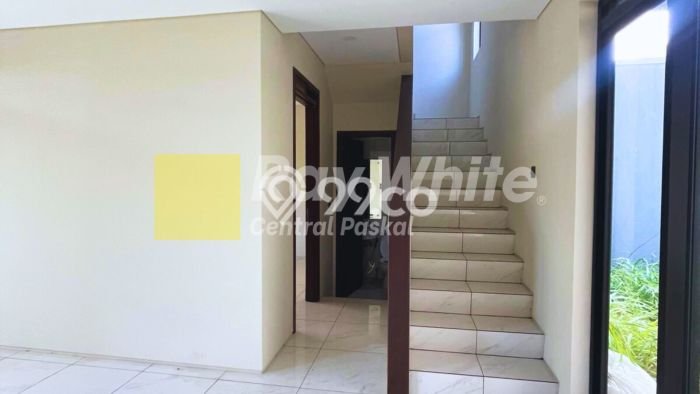 Rumah Elit Modern Siap Huni di Kota Baru Parahyangan Bandung Rumah Elit Modern Siap Huni di Kota Baru Parahyangan Bandung