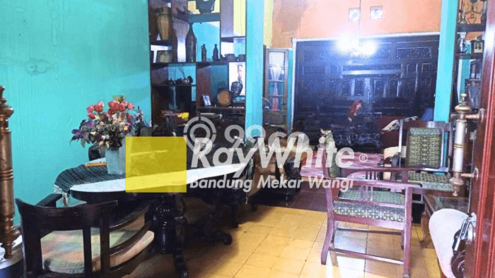 Rumah Elit Modern Tanpa Renovasi di Cikutra Bandung Rumah Elit Modern Tanpa Renovasi di Cikutra Bandung