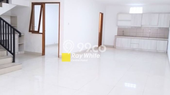 DIJUAL CEPAT! Rumah Modern di Regol, Bandung, Luas 140m2m² Bangunan 200m2m² Bisa Nego! DIJUAL CEPAT! Rumah Modern di Regol, Bandung, Luas 140m2m² Bangunan 200m2m² Bisa Nego!