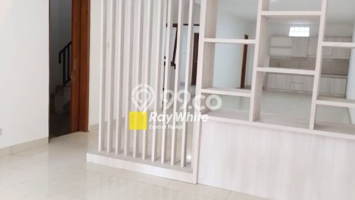 DIJUAL CEPAT! Rumah Modern di Regol, Bandung, Luas 140m2m² Bangunan 200m2m² Bisa Nego! DIJUAL CEPAT! Rumah Modern di Regol, Bandung, Luas 140m2m² Bangunan 200m2m² Bisa Nego!