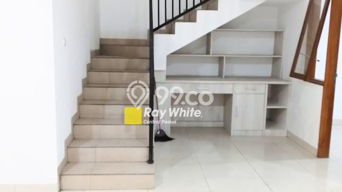 DIJUAL CEPAT! Rumah Modern di Regol, Bandung, Luas 140m2m² Bangunan 200m2m² Bisa Nego! DIJUAL CEPAT! Rumah Modern di Regol, Bandung, Luas 140m2m² Bangunan 200m2m² Bisa Nego!