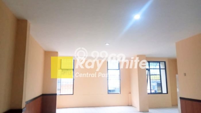 LOKASI POTENSIAL! Ruko For Rent di Kopo, Luas 800m², Ready Usaha LOKASI POTENSIAL! Ruko For Rent di Kopo, Luas 800m², Ready Usaha