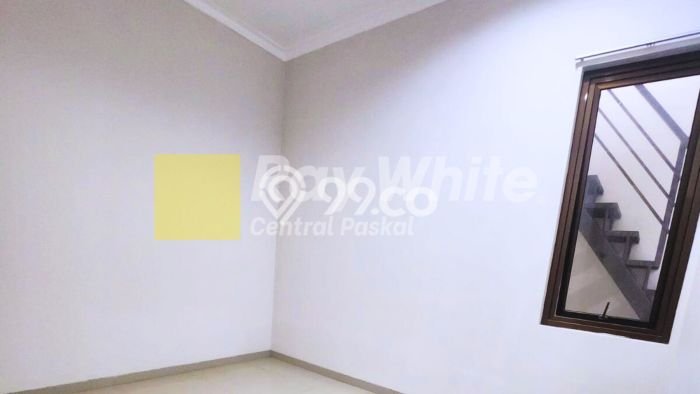 Rumah Luas Asri 3 KT Siap Huni di Taman Kopo Indah Bandung Rumah Luas Asri 3 KT Siap Huni di Taman Kopo Indah Bandung