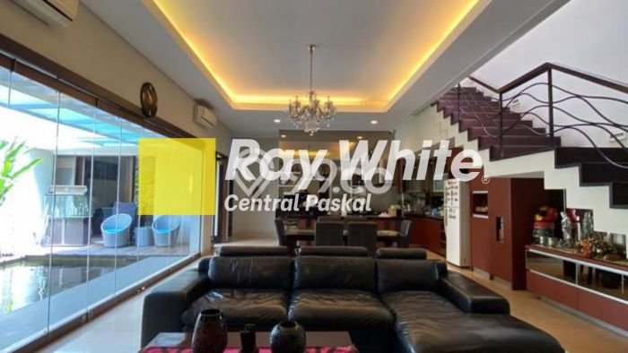 Ready to Use! Luxury House LT 275m2 Desain Modern di Bandung Kota Ready to Use! Luxury House LT 275m2 Desain Modern di Bandung Kota