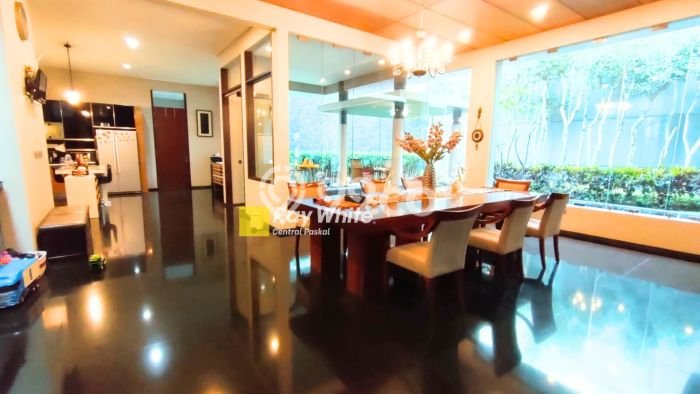 Dijual Rumah Luas Elegan Dengan View Eksklusif di Setra Duta, Bandung Dijual Rumah Luas Elegan Dengan View Eksklusif di Setra Duta, Bandung