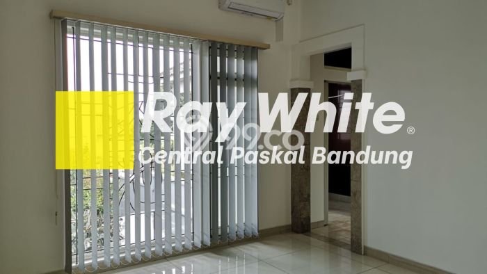 Ready to Use! Luxury House LT 815m2 Desain Modern di Kota Baru Parahyangan Ready to Use! Luxury House LT 815m2 Desain Modern di Kota Baru Parahyangan