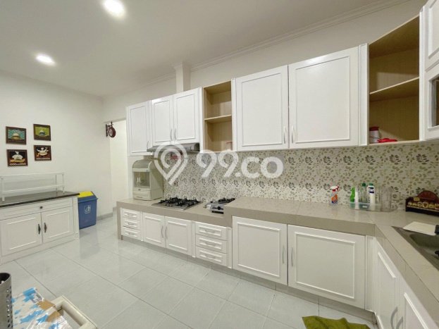 Rumah 4 Kamar Siap Huni Dikontrakkan di Menteng Harga Kompetitif Rumah 4 Kamar Siap Huni Dikontrakkan di Menteng Harga Kompetitif