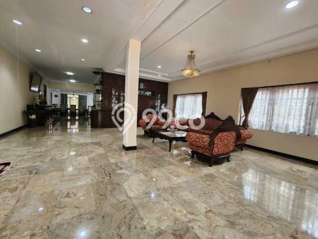 Rumah 9 Kamar Lengkap Disewakan di Menteng Harga Kompetitif Rumah 9 Kamar Lengkap Disewakan di Menteng Harga Kompetitif