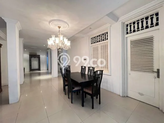 Lokasi terbaik! Rumah siap huni disewakan di Menteng LB 200m2 Lokasi terbaik! Rumah siap huni disewakan di Menteng LB 200m2