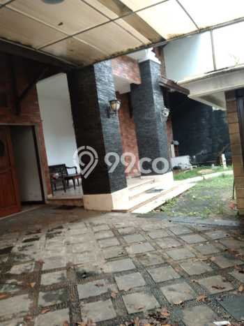 LOKASI PREMIUM! Rumah di Menteng, 7 KT, Area Tenang, LT 330m2m² Bangunan 500m2m² LOKASI PREMIUM! Rumah di Menteng, 7 KT, Area Tenang, LT 330m2m² Bangunan 500m2m²