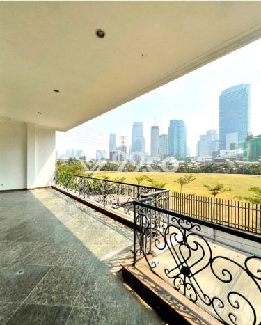Rumah Elit Modern Tanpa Renovasi di Mega Kuningan Jakarta Selatan Rumah Elit Modern Tanpa Renovasi di Mega Kuningan Jakarta Selatan