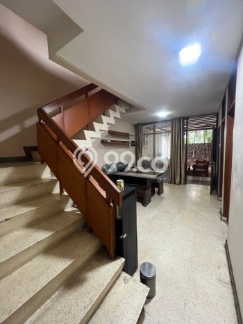 Rumah area Menteng, Akses ke Stasiun, 13 KM, LT 730m2m² LB 725m2m² Rumah area Menteng, Akses ke Stasiun, 13 KM, LT 730m2m² LB 725m2m²