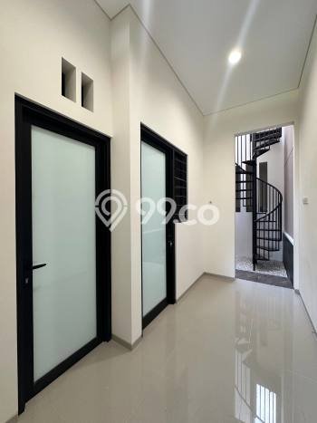 Rumah Mewah LB 260m2 Siap Huni Desain Elegan di Araya, Malang Rumah Mewah LB 260m2 Siap Huni Desain Elegan di Araya, Malang